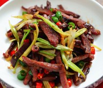 辣炒烟薰牛肉的做法